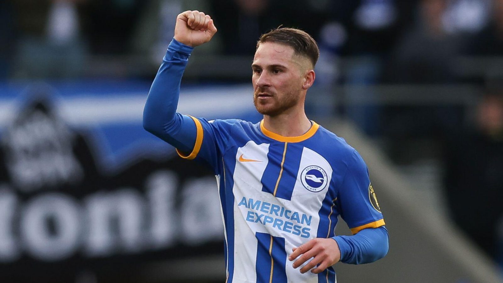 ดาวซัลโวพรีเมียร์ลีก  เชลซี และ ลิเวอร์พูล ต่างให้ความสนใจที่จะเซ็นสัญญากับนักเตะใหม่